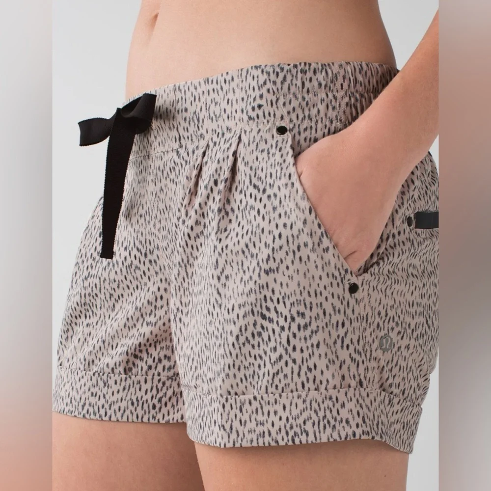 Lululemon Spring Break Away Shorts *4-way Stretch